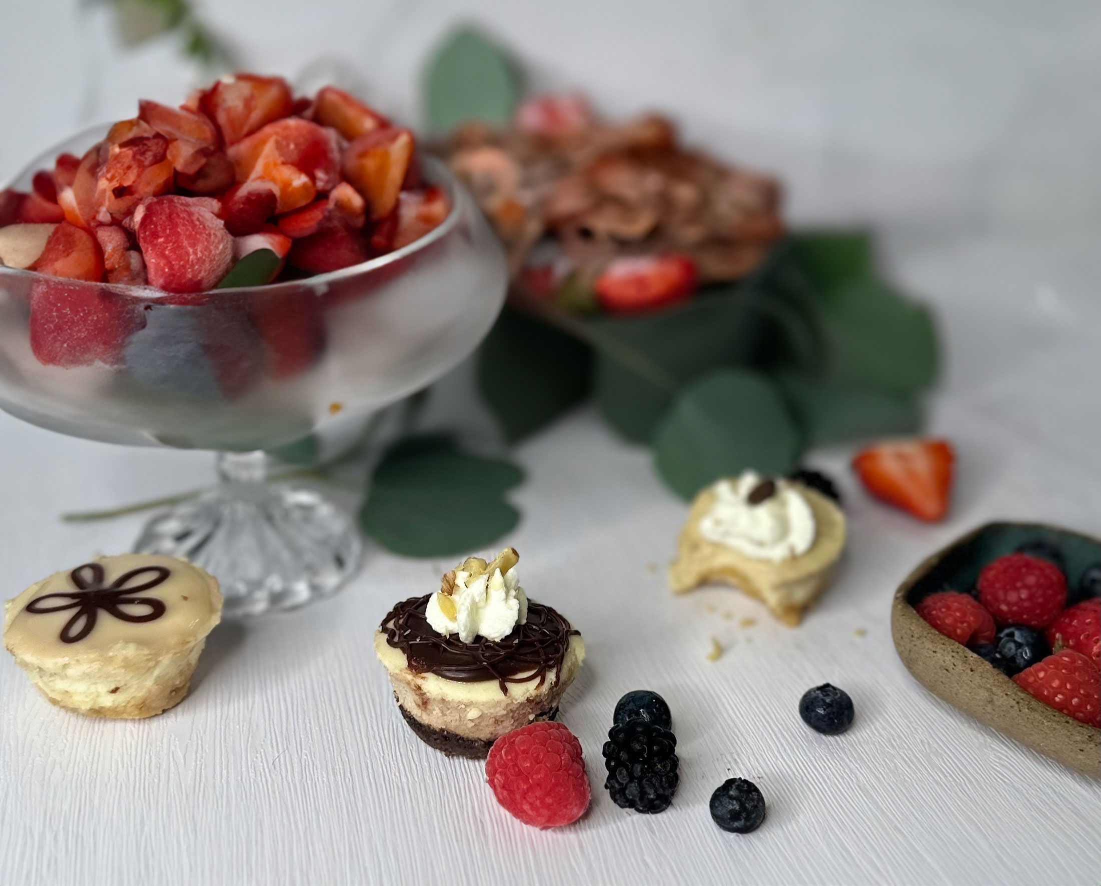 Cheesecake with fruit in a serving platter.